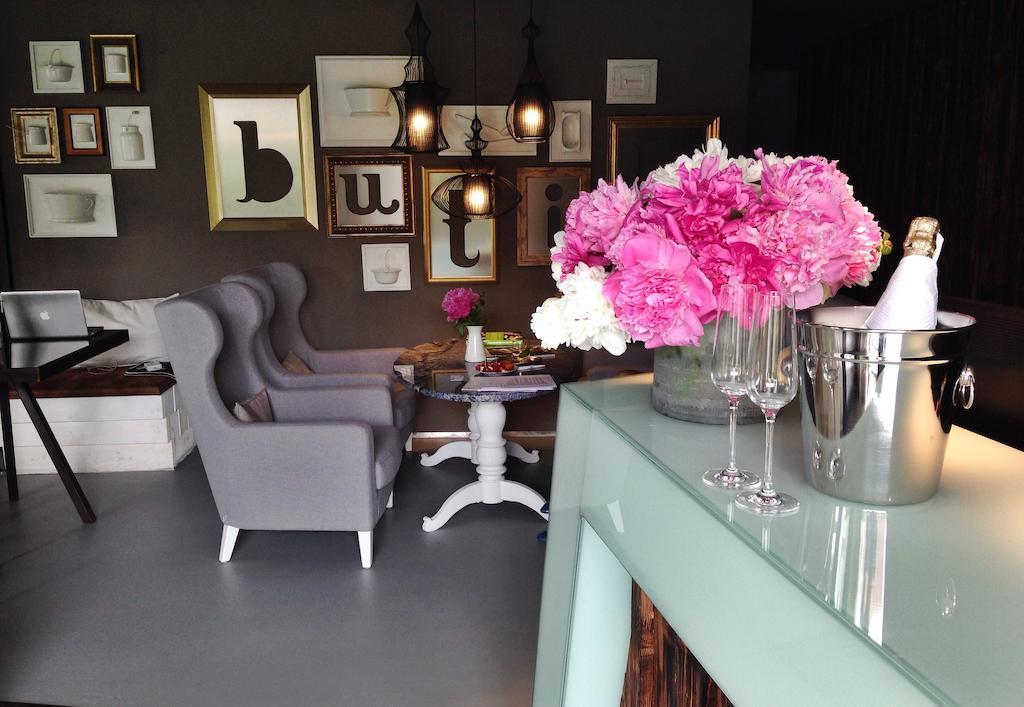 Butik Design Rooms Abádszalók Екстериор снимка